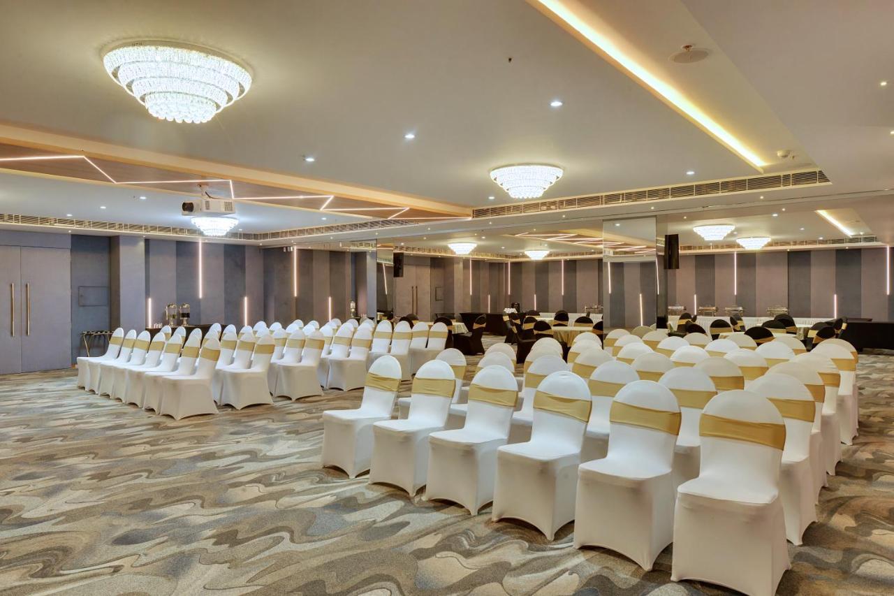 Clarion Hotel Bangalore Yesvantpur Exterior foto