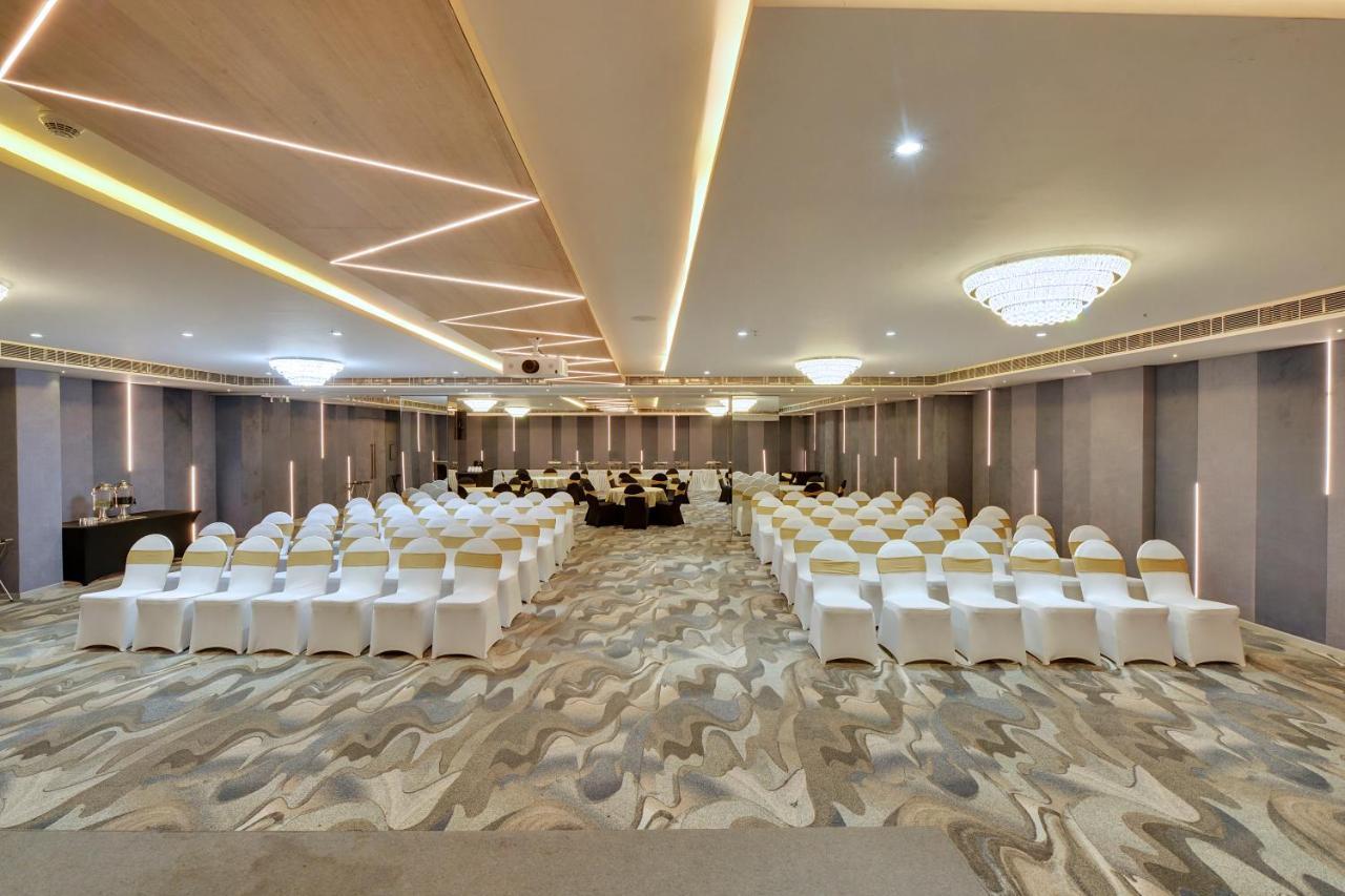 Clarion Hotel Bangalore Yesvantpur Exterior foto